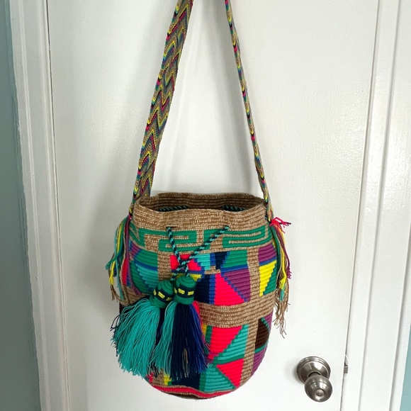 Hand Woven Bucket Bag - Never used! - Picture 1 of 4